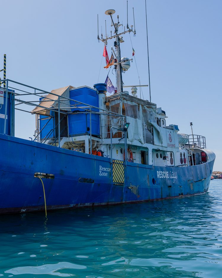 Bild des blauen Schiffes der SeaPunks - die SeaPunkI