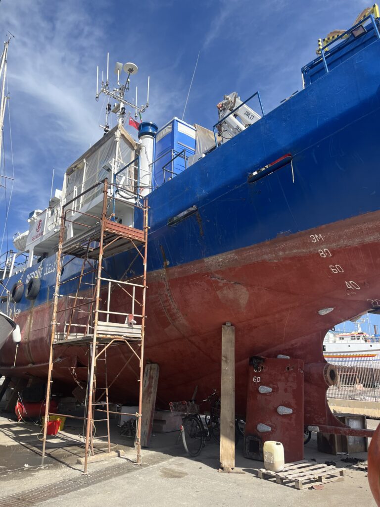 Sea Punk I an Land im Trockendock