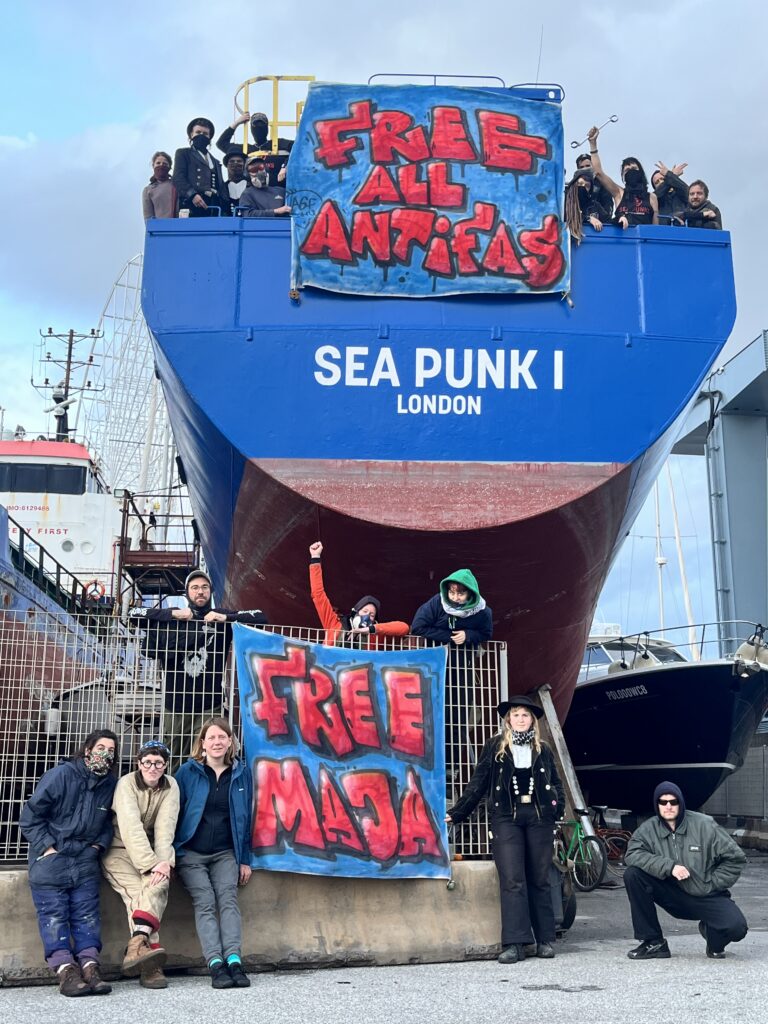 Free Maja - Sea Punk I and Crew