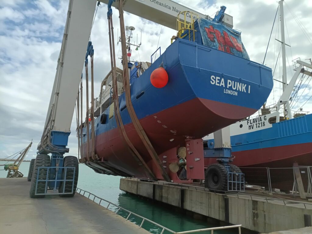 Sea Punk I auf dem Weg zurück ins Wasser